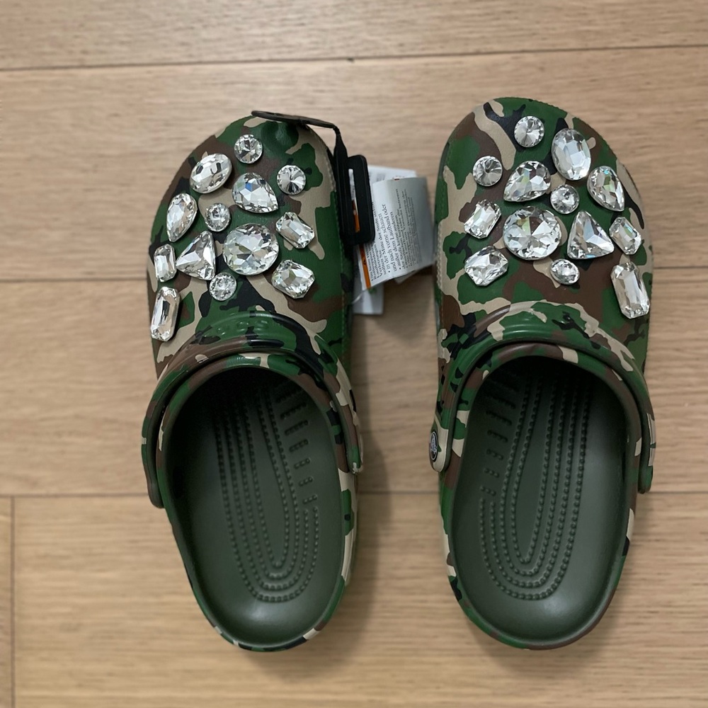 CUSTOM CROCS